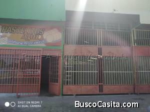 Local comercial con oficinas y galpón en alquiler