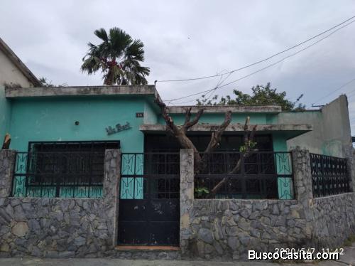 Casa de 137 mts2, tiene 3 habitaciones, zona centrica