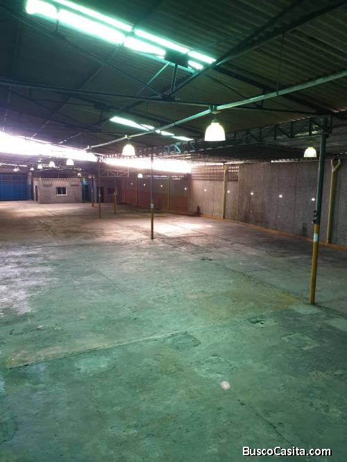 *ONE REAL STATE  ♾ *ALQUILA Galpón cerrado* ????Sector Belloso recién construido,  área de 1200 m2*