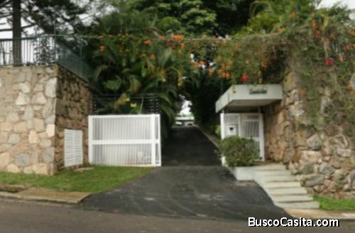 Se vende casa en la lagunita caracas