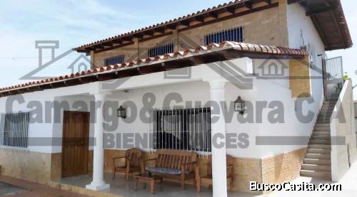 Camargo&Guevara Bienes Raíces Vende Quinta de 2 Niveles en Higuerote Aguasal