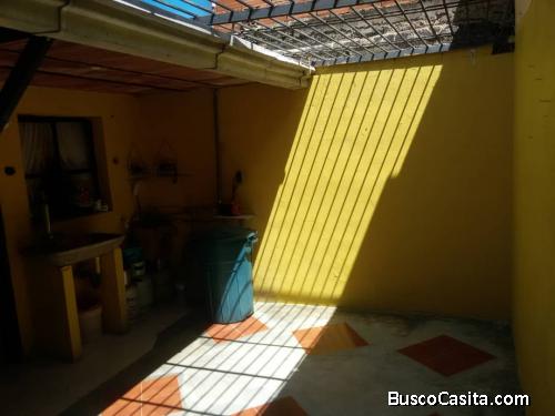 VENDO CASA EN LOS CAOBOS  