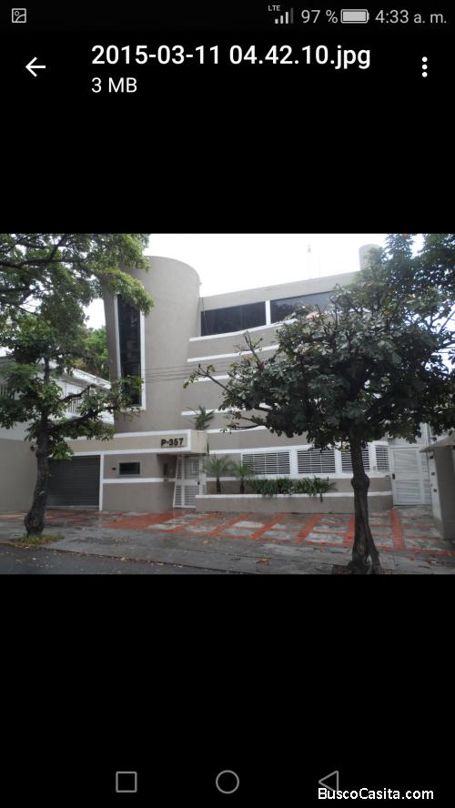 En Los Caobos, Se Vende: Excelente Edificio de 715m2 de construccción, 3 niveles, amplias oficinas 