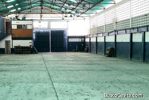 Yamily Ochoa Vende Galpón 1.700 M2 Av Lisandro Alvarado - YGL1