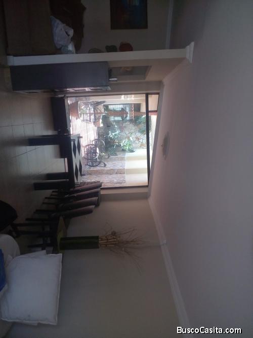 EN ALQUILER COMODO APARTAMENTO EN SAN DIEGO LOS TULIPANEPLANTA BAJA, COCINA, 03 HABITACIONES , 02 B 