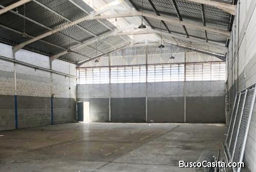 Yamily Ochoa Alquila Galpón Urb. Paraparal - YGL3