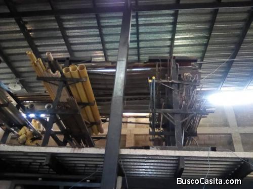 alquilo galpon con deposito mezanina y oficinas en Barrio el Carmen a 50mts Av Bermudez Maracay