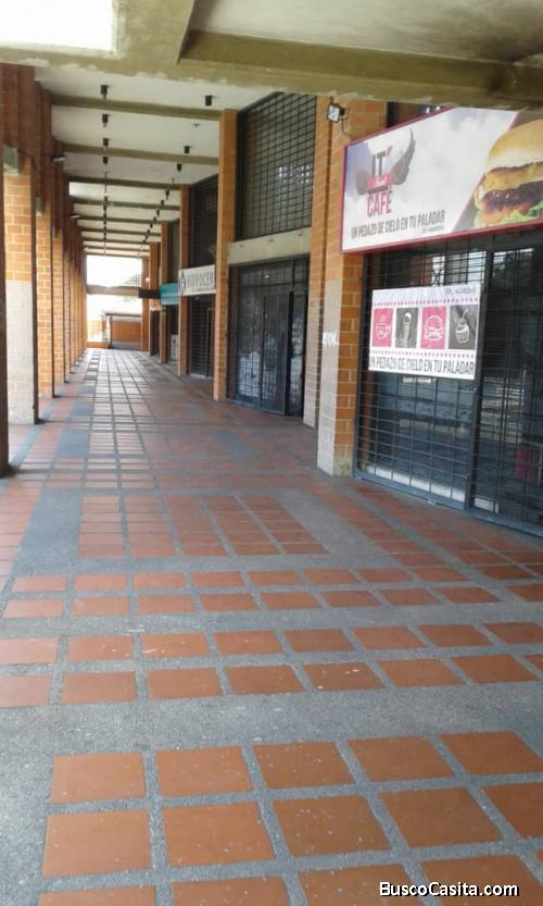Local comercial en C.C. Bosque Alto en Maracay