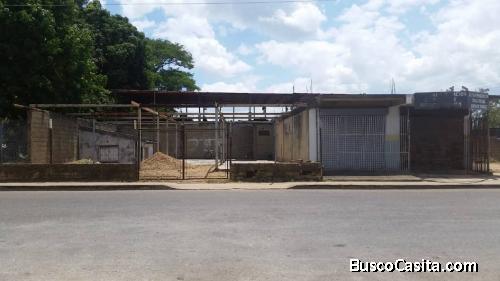 se vende locales mas terreno