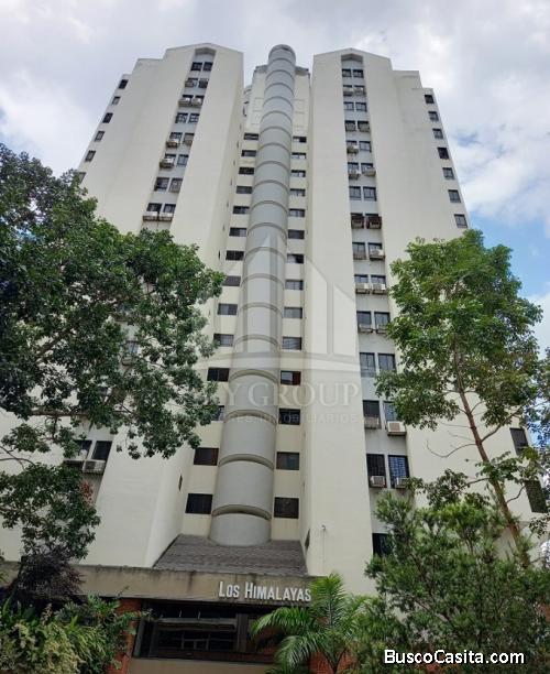 SKY GROUP Vende hermoso y cómodo apartamento en Res. Los Himalayas en El Bosque.