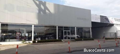 SE VENDE LOCAL COMERCIAL EN SECTOR VISTAMAR, FRENTE AL SENIAT, LECHERIA