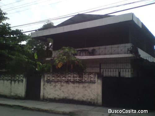 Casa de 2 pisos, cinco (5) ambientes y dos (02) baños