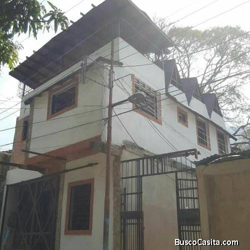 Se vende Casa Tipo Town House En El Castaño