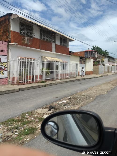 Casa en venta en zona céntrica de Maracay