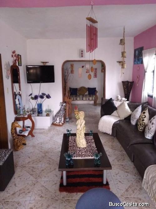 se vende casa grande a orilla de calle en guarenas barrio zulia 