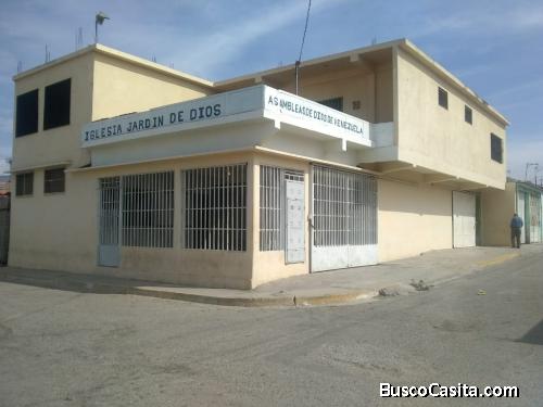 En Venta Edificio de 3 Niveles con Locales Comerciales