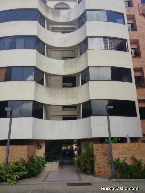 Se Vende Bello Apartamento en Residencias Junin, ubicado en la Urbanización Prebo.
