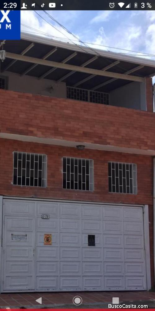 COMODA CASA EN VENTA BARRIO SUCRE 