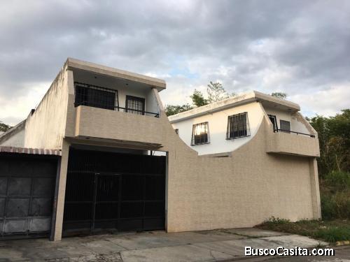 Zoraida Araujo Vende Casa en Quintas de Naguanagua 04244574535