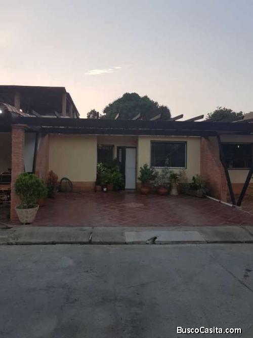 Zoraida Araujo Vende Casa en Monte Carmelo 04244574535