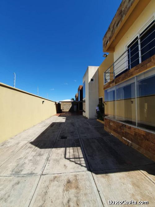 Se Vende Tonw Hause en Villa Granda 