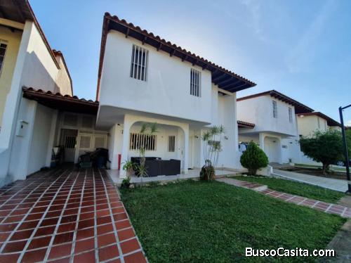En Venta Town Hause en Villa Angela 