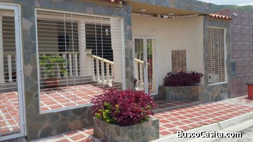 SE VENDE CASA EN LOMAS DE LA ESMERALDA  