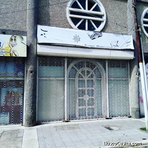 Se vende y/o alquila local comercial de 73,47mts2 en el C. Comercial Forum, isla de Margarita. 