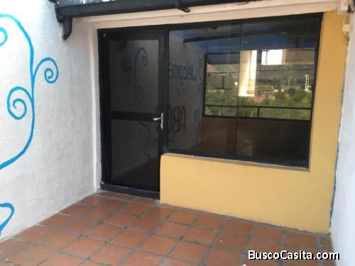 Local en la Urbanización La Esmeralda, San Diego Valencia