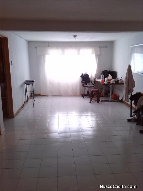 CAMBIO casa en Caracas, por otra CASA en Caracas, O en zona fresca NO lejos de Caracas.