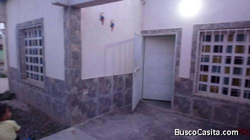 VENDO CASA ESPACIOSA CON TERRENO DE 50X15MTRS