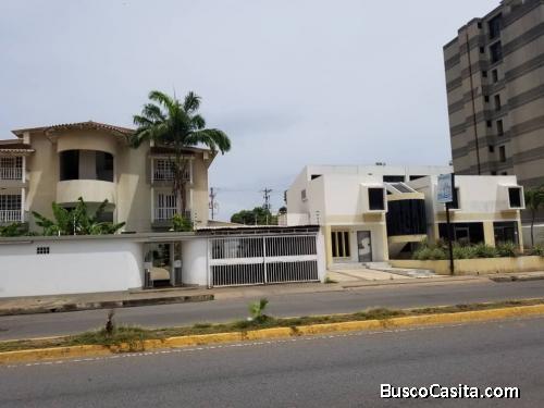 EN VENTA APARTAMENTO EN RESIDENCIAS LOS ROQUES, AV. BOLIVAR DE LECHERIA