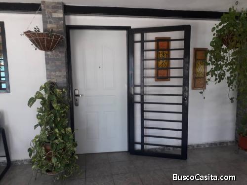 Excelente Oportunidad de Inversión, Hermosa Casa de  dos Niveles