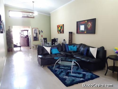 Casa En Venta Urb Los Caobos, Valencia Foc-712