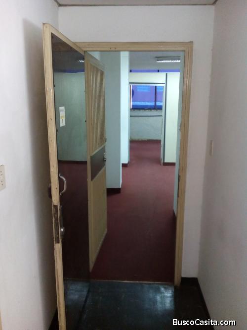 Oficina o Apartamento de 72 mts 2 con 1 sala, 1 cocina,1 baño y 2 cuartos. 