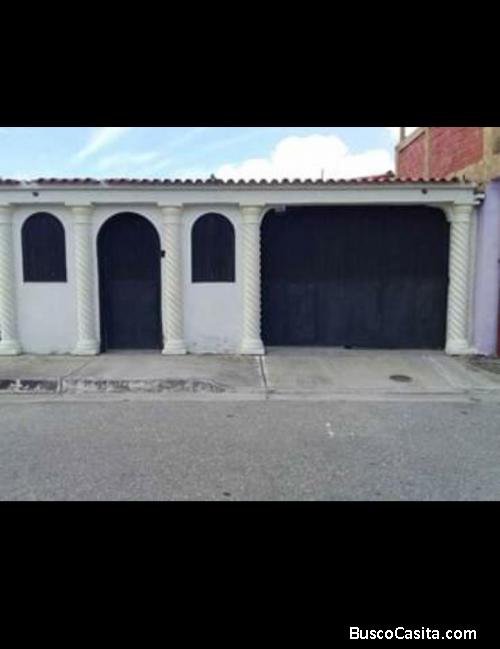 CASA EN EL TRIÁNGULO