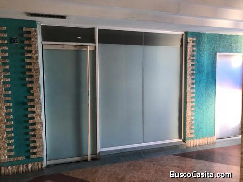 Alquilo local comercial C.C. Camino real