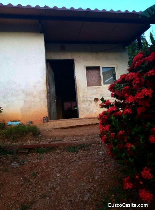 CASA EN VENTA CON CONUCO DE 2 EXTAREAS HERMOSO