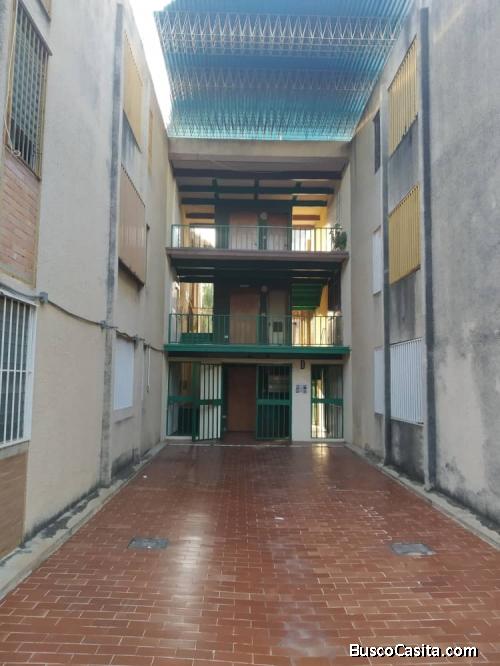 APARTAMENTO EN VENTA CONJ. RESD. LA MORA