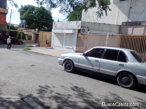 Local Excelente Punto 33,60m CC Los Mangos con vista Av. Constitución