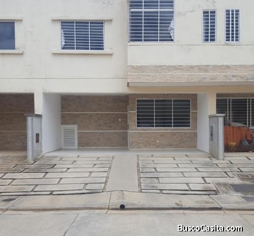 SKY GROUP PLATINUM VENDE Tonw House en San Diego, Villa Sofia