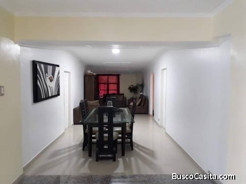 SKY GROUP PLATINUM VENDE Casa en La Floresta, Guacara