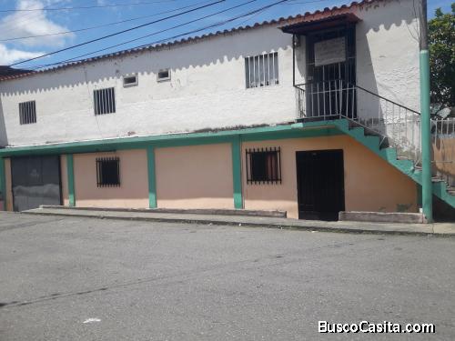 Casa de dos pisos en venta