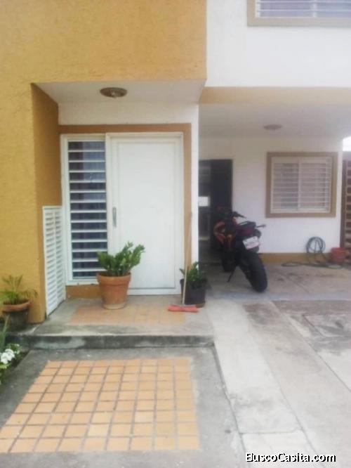  Bienes raíces el resplandor vende: Town house en  Alto Barinas norte. Conjunto cerrado 