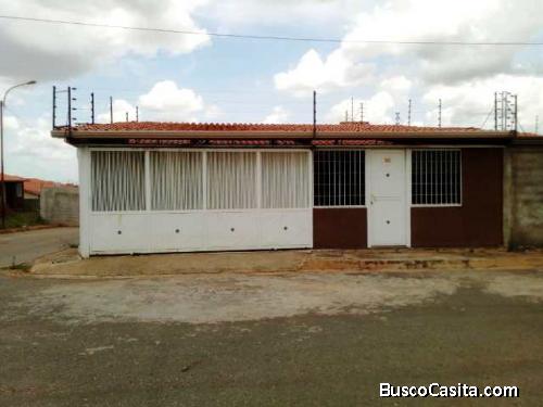 Bienes raices el resplandor vende: Casa en Ciudad Varyna, lista de habitar. 
