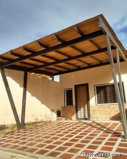 SKY GROUP PLATINUM VENDE Townhouse en Naguanagua.