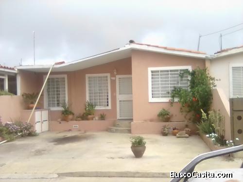 Casa de 144 m2 de construcción en urbanización