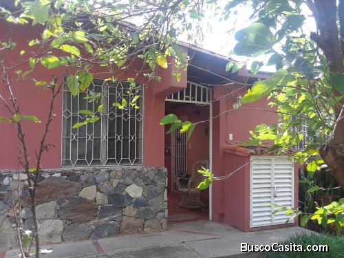 Inmobiliaria Rafabienes C.A., Vende hermosa Casa con 2 anexos independientes