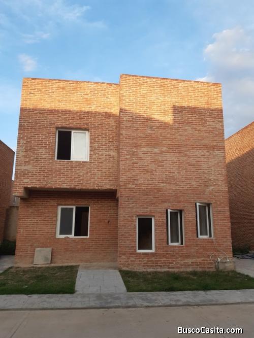 Town House en Venta en Monteserino FOTH-155