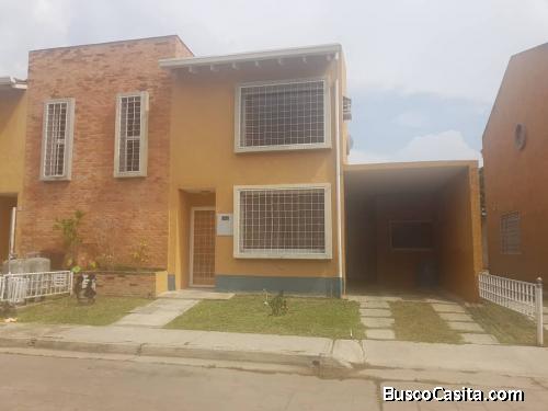 SKY GROUP PLATINUM VENDE Town House en La Campiña, Naguanagua